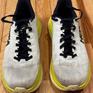 Men’s Hoka Mach 4 Size 9